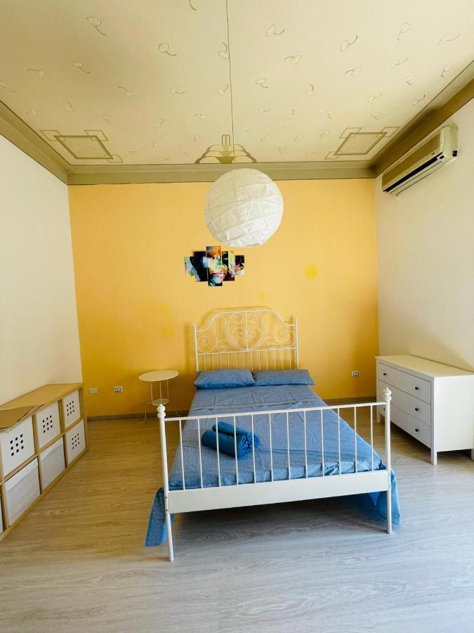 Deodato Guest House คาตาเนีย ภายนอก รูปภาพ