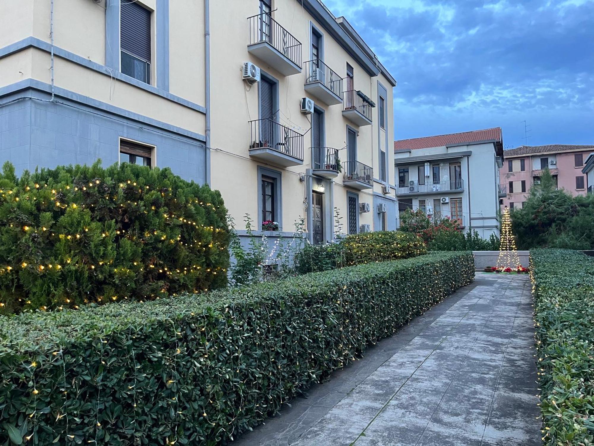 Deodato Guest House คาตาเนีย ภายนอก รูปภาพ