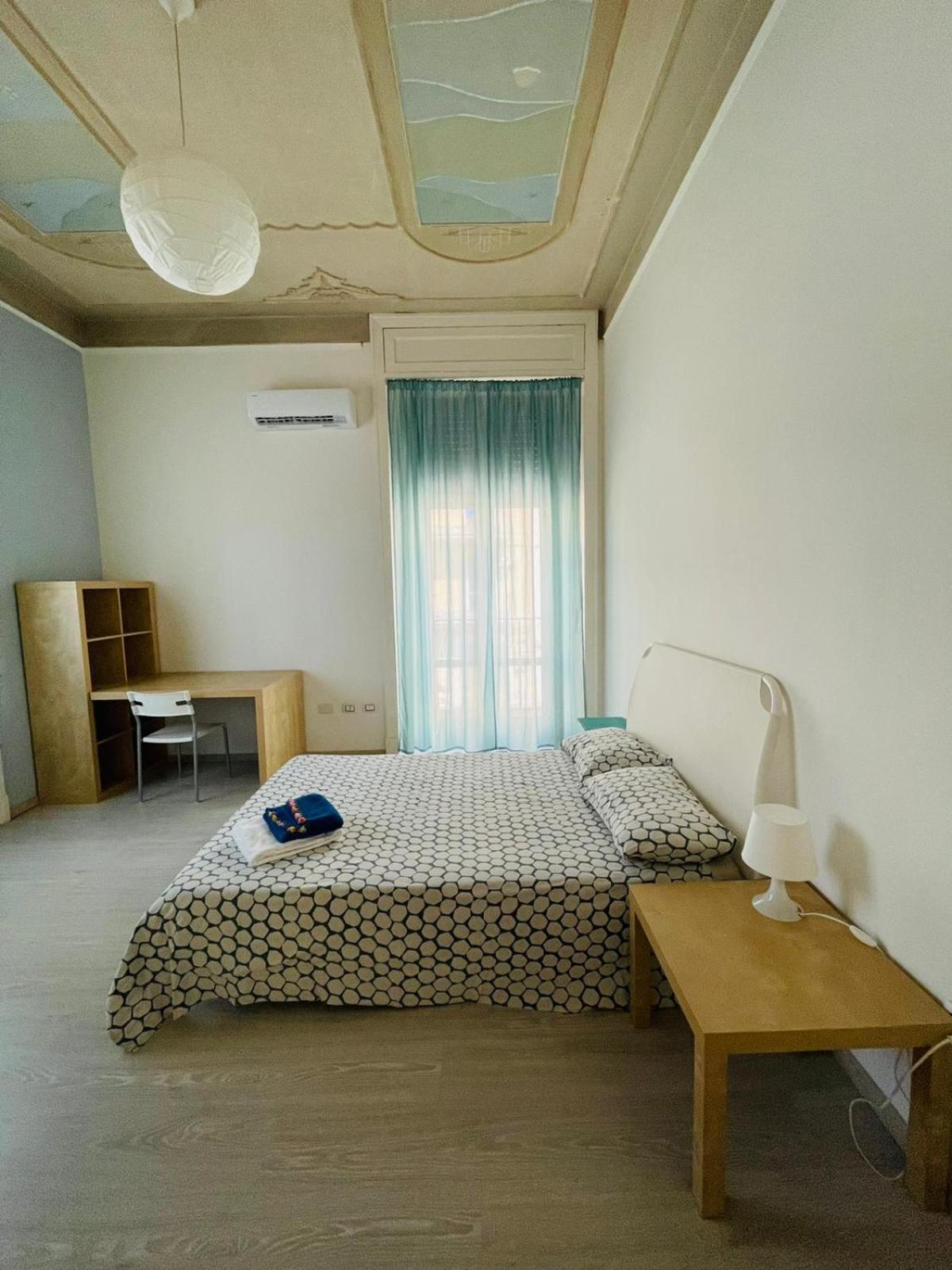 Deodato Guest House คาตาเนีย ภายนอก รูปภาพ