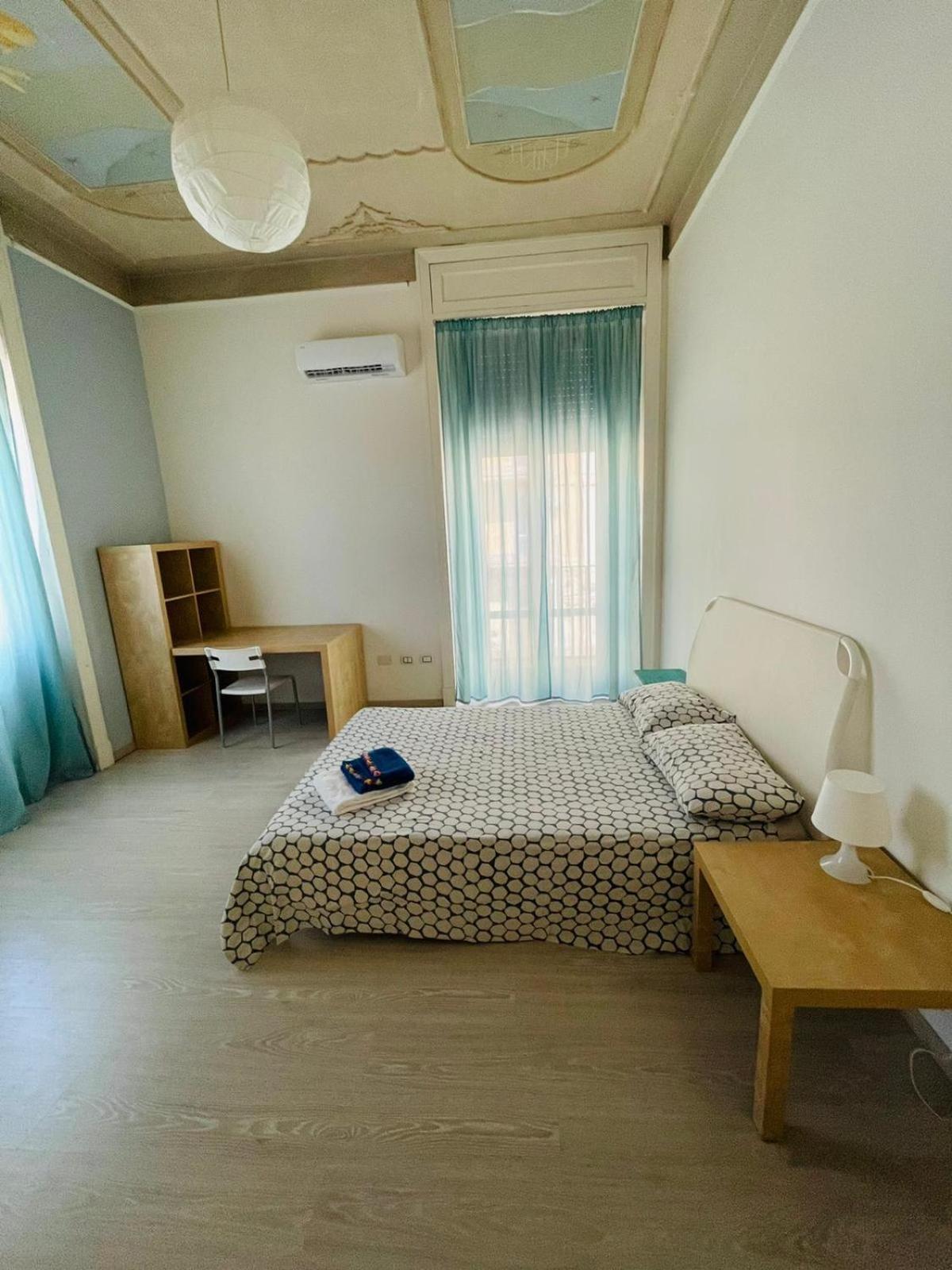 Deodato Guest House คาตาเนีย ภายนอก รูปภาพ